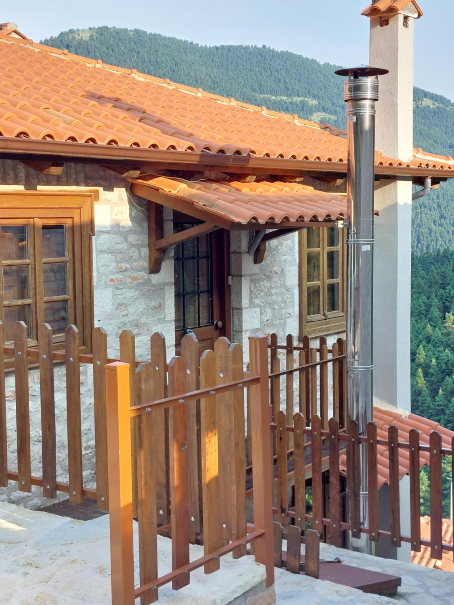 Villa Korfes-Κορφές Τριώροφη Βίλα Για Οικογένειες Και Παρέες Karpenisi Bagian luar foto
